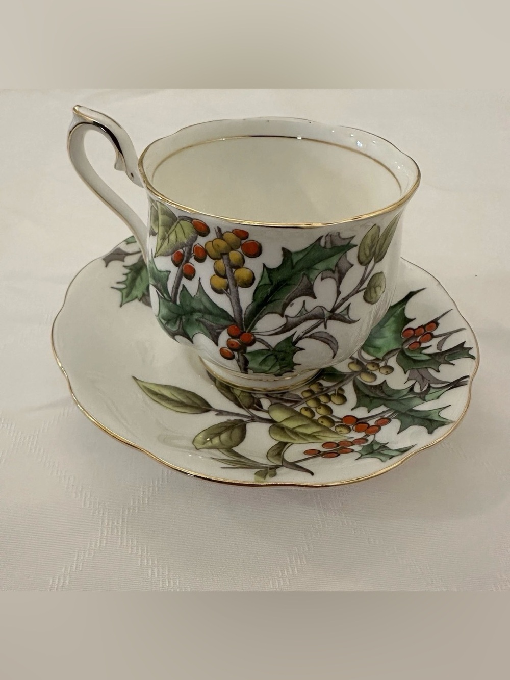 Vintage Royal Albert Flower of the Month HOLLY Teacup Saucer Xmas Dec Hampton